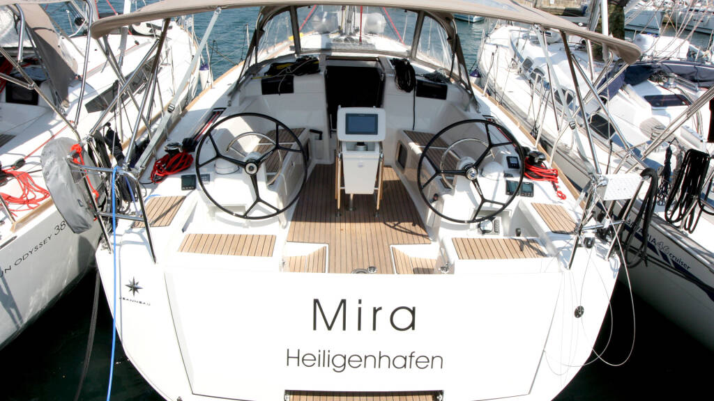 Sailing yacht Sun Odyssey 419 Mira
