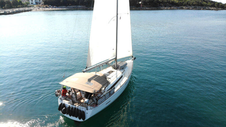 Sailing yacht Sun Odyssey 419 Mira