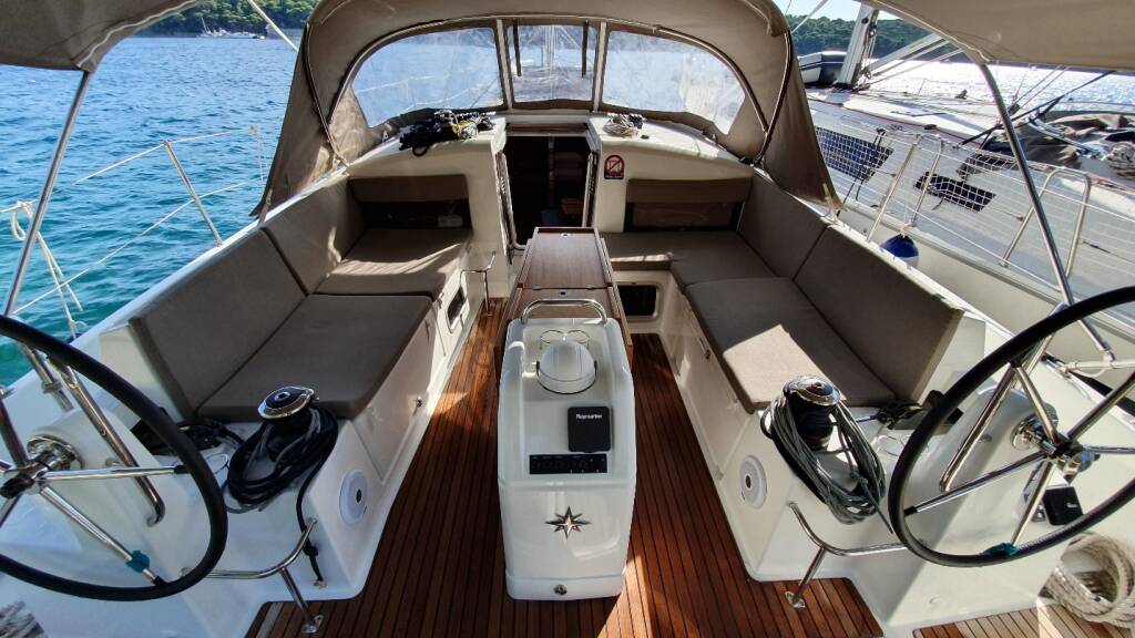 Sailing yacht Sun Odyssey 440 Xoxo