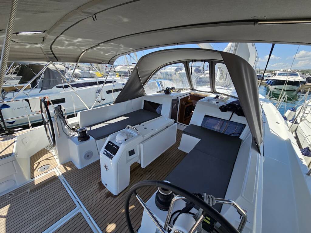 Sailing yacht Sun Odyssey 490 Luna